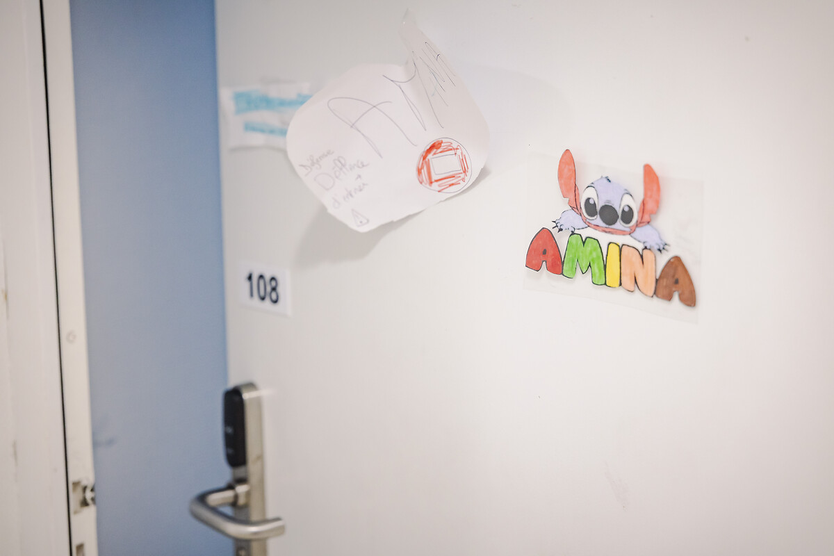 Au 1er étage de La Maison d'Enfants à Caractère Social « Les Enfants de Rochebonne » se trouve le service Korrigans. Une dizaine de chambres accueillent des enfants entre 8 et 16 ans. Ils sont encadrés par une maitraisse de maison et plusieurs éducateurs.