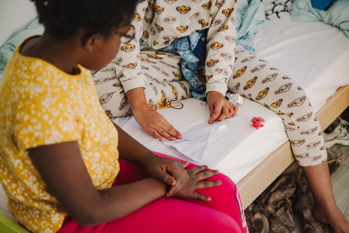 Au 1er étage de La Maison d'Enfants à Caractère Social « Les Enfants de Rochebonne » se trouve le service Korrigans. Une dizaine de chambres accueillent des enfants entre 8 et 16 ans. Ils sont encadrés par une maitraisse de maison et plusieurs éducateurs.