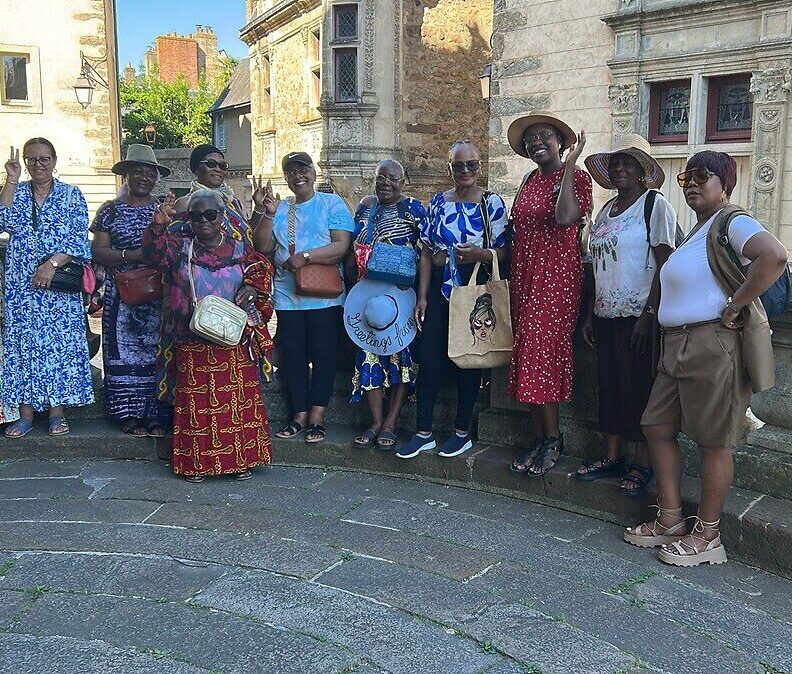 Un groupe de dames de la résidence sociale