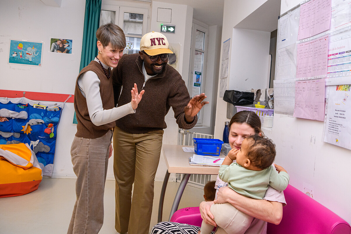 Reportage centenaire du Palais de la Femme - Novembre 2025 • Crèche Palais des enfants • Marion Stephan • Nova Tresor Bofete (fille Tresor Bofete et Marion Stephan) • Elisabeth Völk (assistante maternelle)